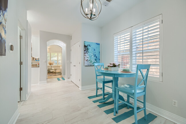 Dining Area - 7343 Lowell Blvd