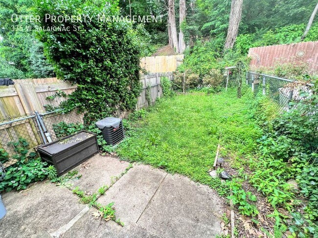 Building Photo - 335 Salaignac St