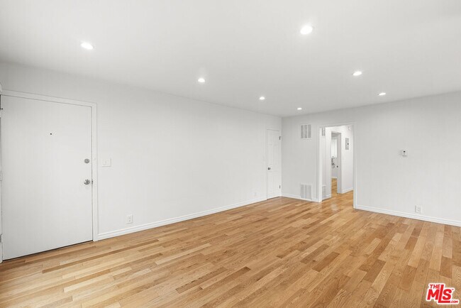 Building Photo - 1037 N La Jolla Ave