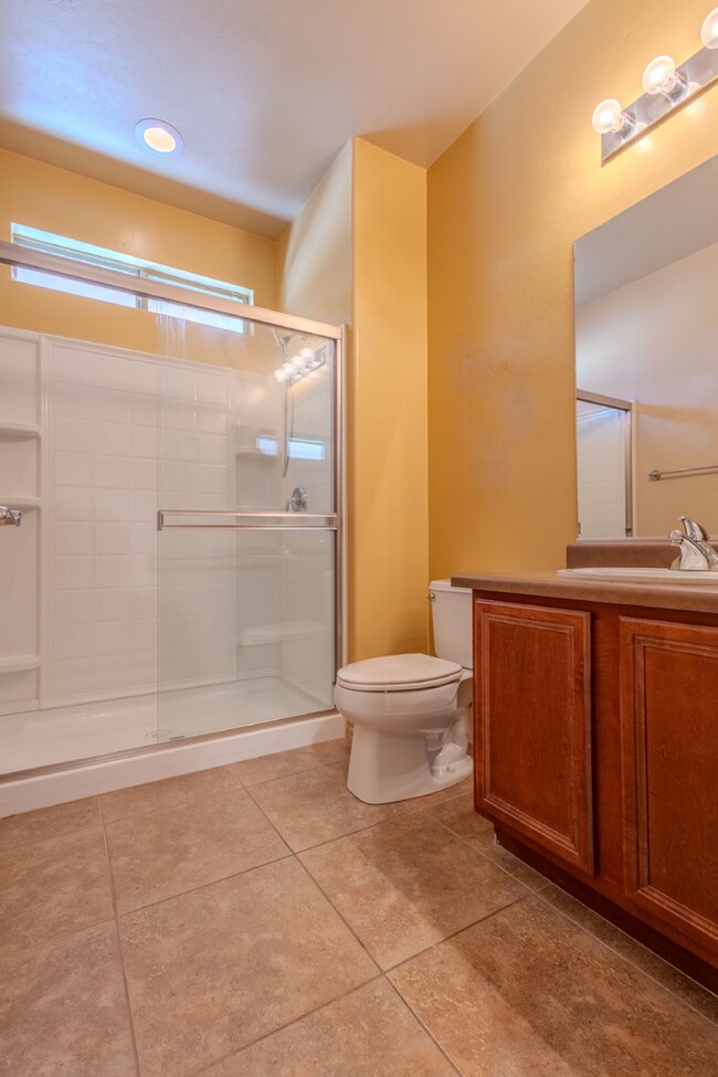 Building Photo - Beautiful home, close to Walmart, Sprouts ...