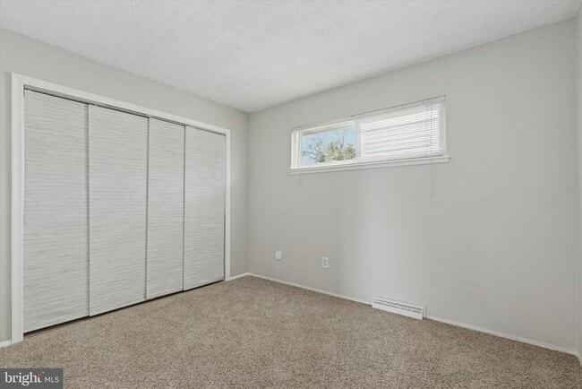 Building Photo - 102 Revere Dr