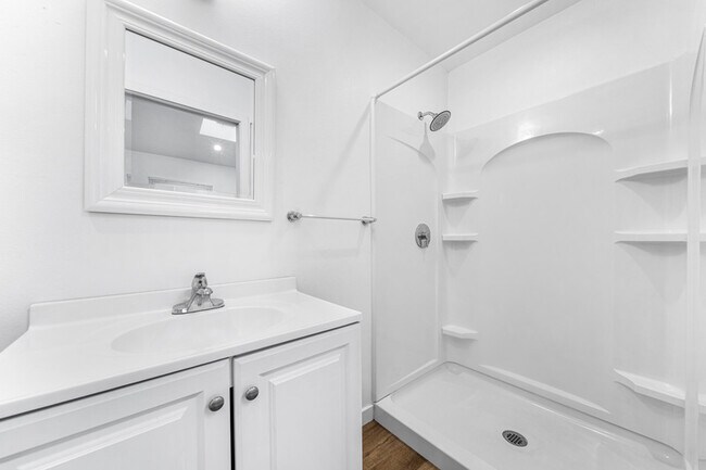 Building Photo - 422 N Batavia St