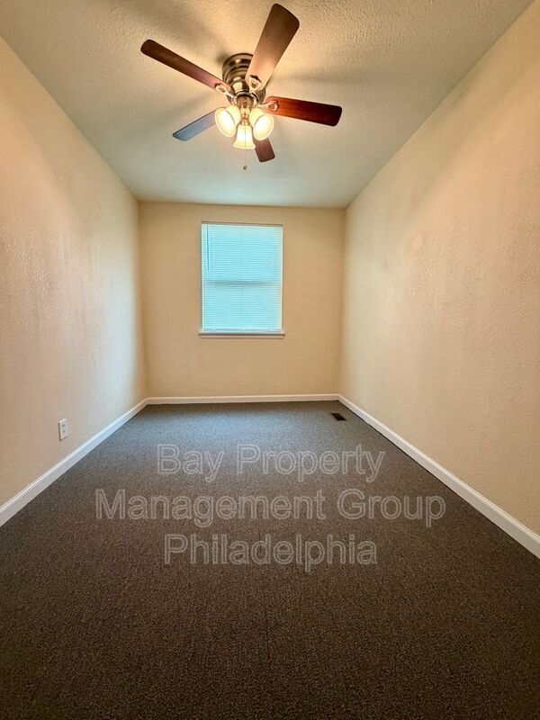 Building Photo - 1668 E Walnut Ln