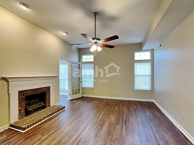 Building Photo - 4010 Logan Cir