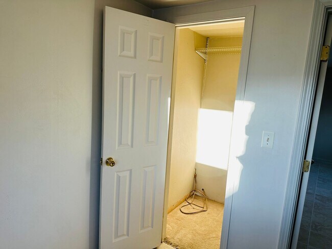 Building Photo - 720 1/2 S. 32nd St.