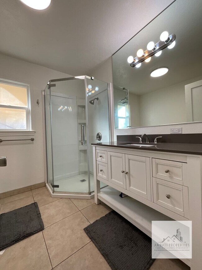 Building Photo - 3074 E Terrace Ave