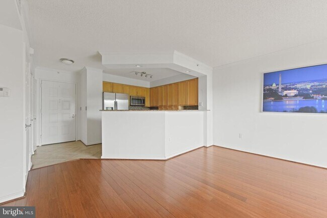 Building Photo - 3101 N Hampton Dr