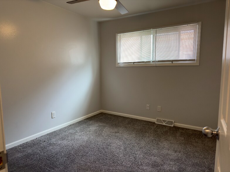 Building Photo - 2407 S 68th St