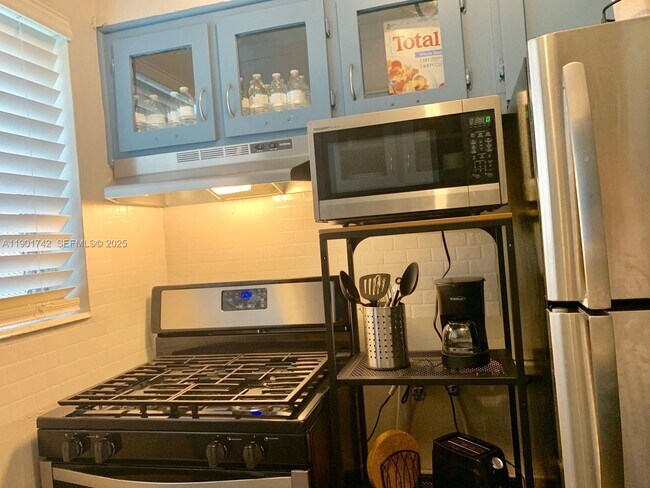 Building Photo - 825 Euclid Ave