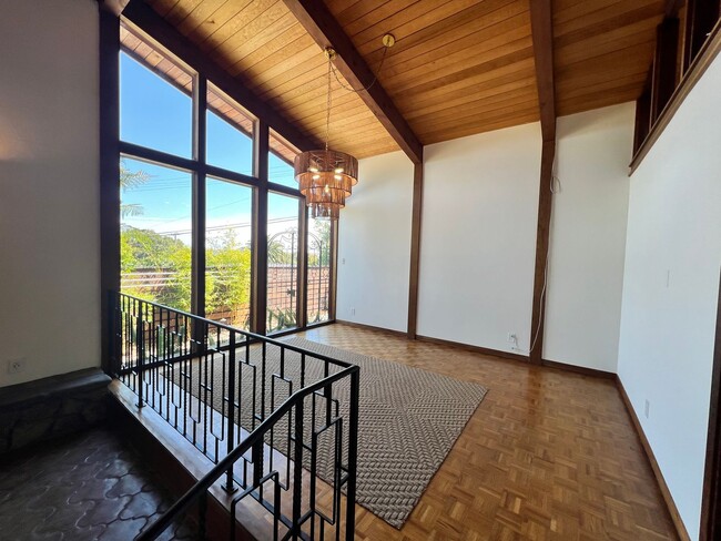 Building Photo - SPACIOUS FOUR BEDROOM TWO AND HALF BATH CH...