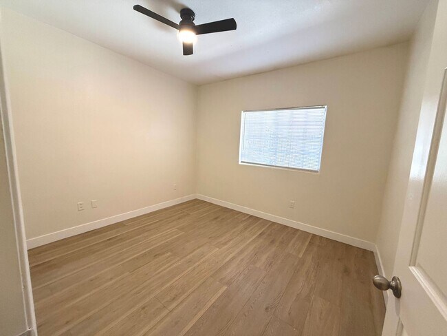 Building Photo - SPACIOUS 2BED/2BATH CONDO * FIRST FLOOR UNIT*