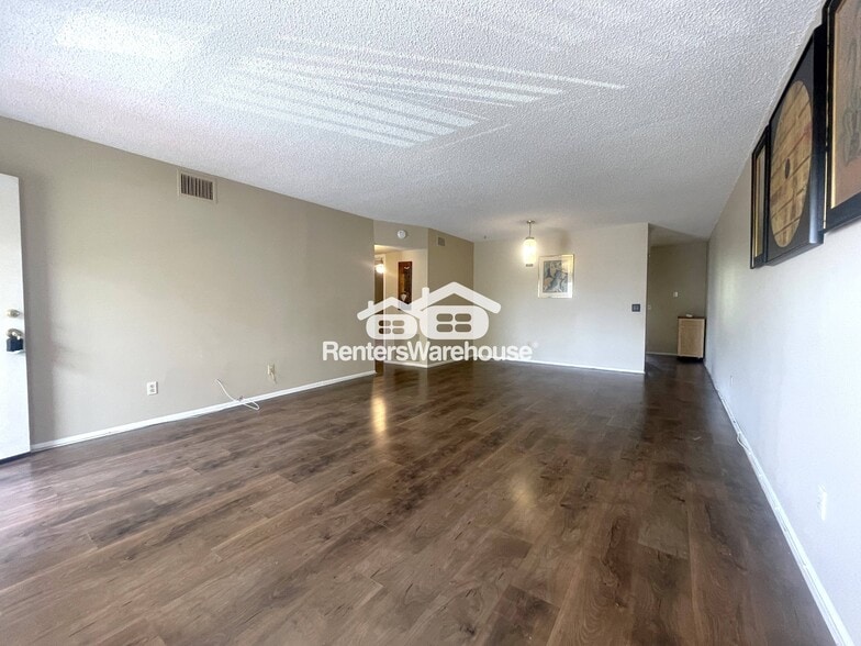 Building Photo - 2402 Ecuadorian Way