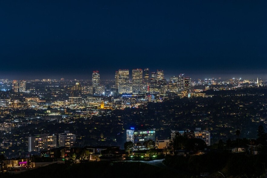 Building Photo - 8825 Hollywood Blvd