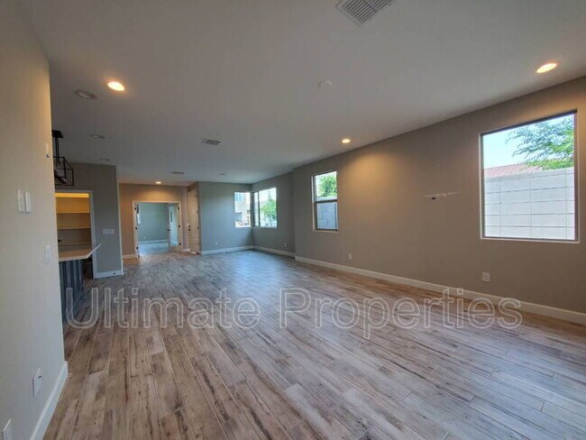 Building Photo - 835 N 110th Ave