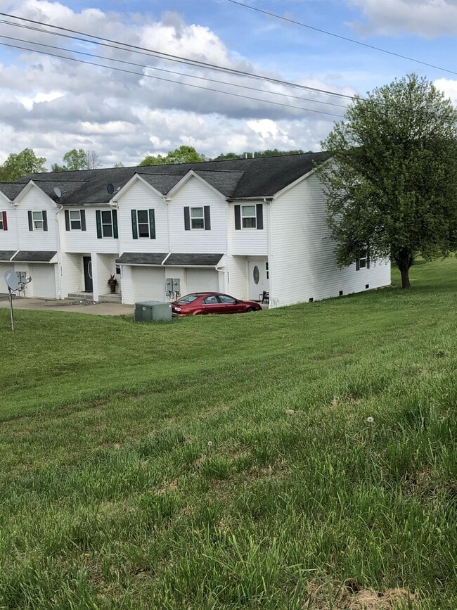 Building Photo - 2020 Grandview Dr