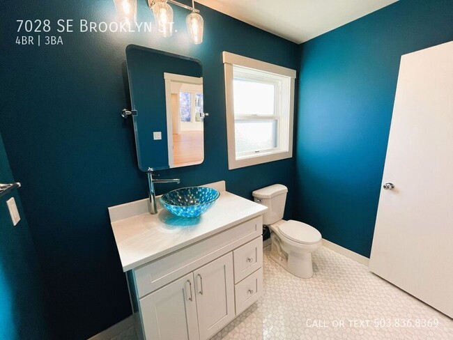 Building Photo - Stunning Newly Renovated 4-Bedroom Home fo...