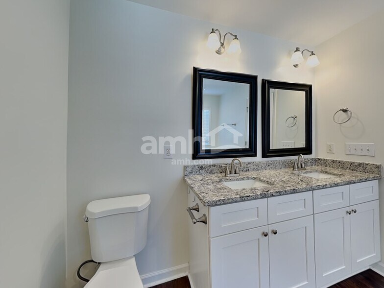 Building Photo - 718 Barrocliff Rd