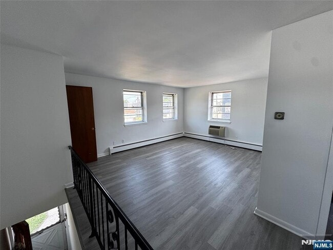Building Photo - 392 Washington 1A