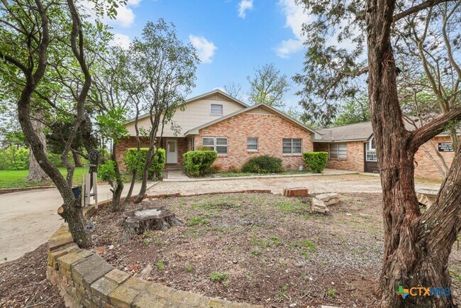 Building Photo - 1511 Ranch Rd 12