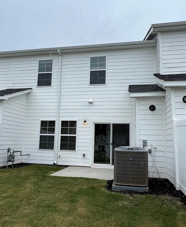 Building Photo - Desirable 3/2.5 Townhome Available Novembe...