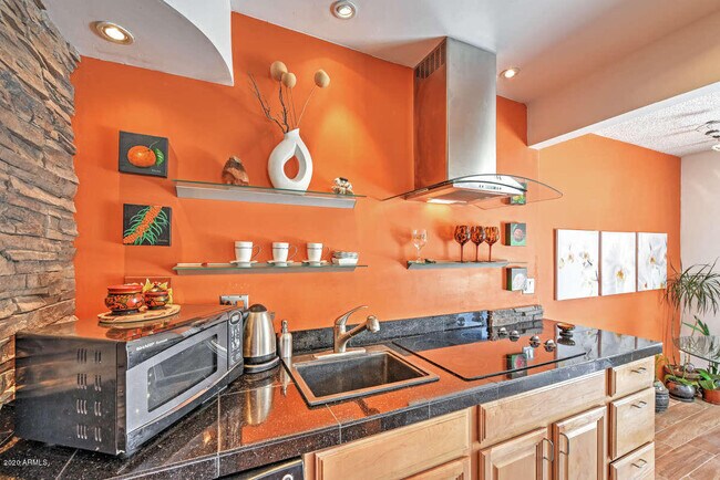 Building Photo - 808 E Cochise Dr