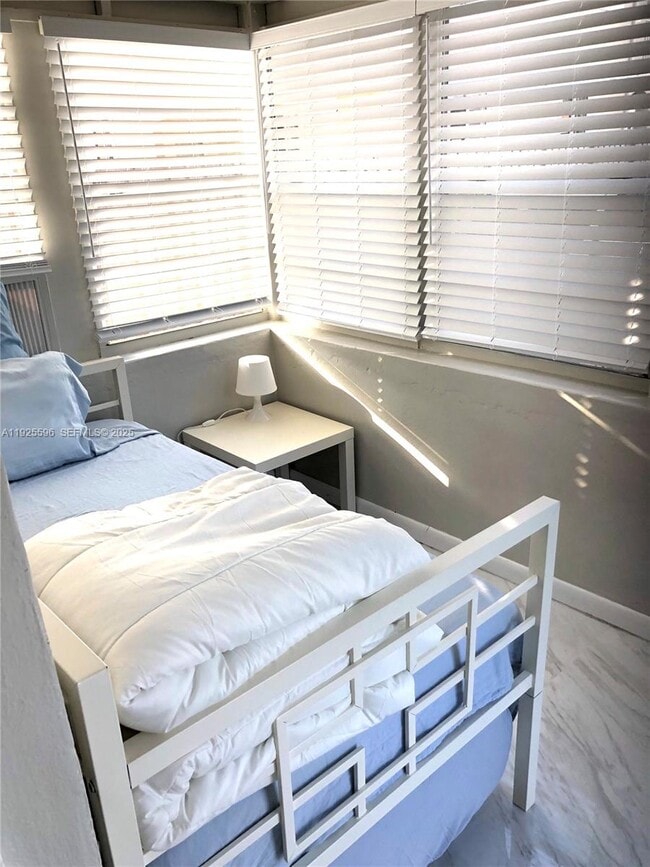 Building Photo - 1938 Sheridan St