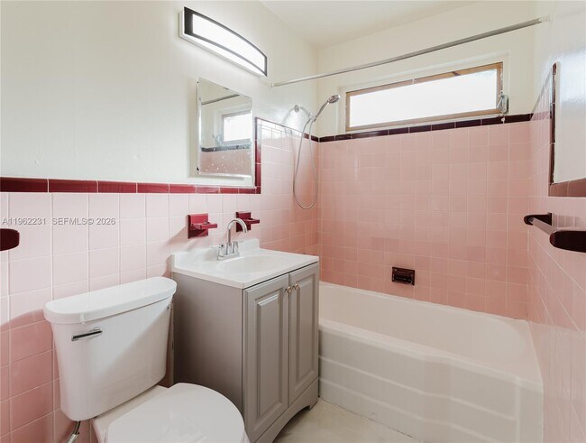 Building Photo - 1621 S 16th Ave