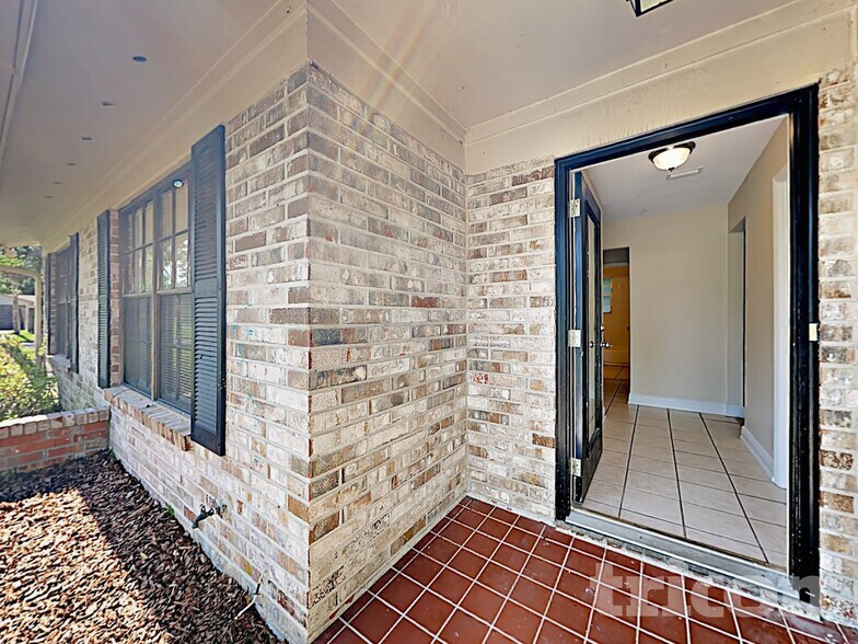 Building Photo - 1734 Alder Dr