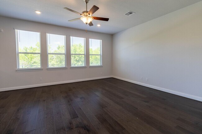 Building Photo - Stunning two story 4 bedroom with den and media/ game area in Pflugerville!