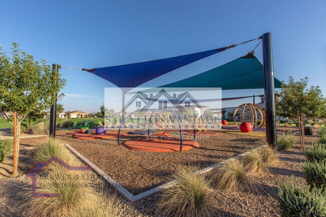 Building Photo - 9638 E Tesla Ave