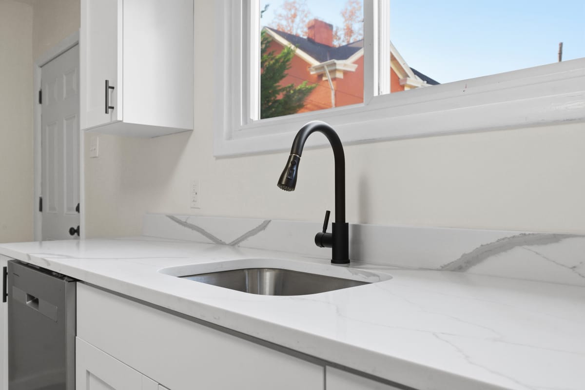 Building Photo - 423 2nd Ave