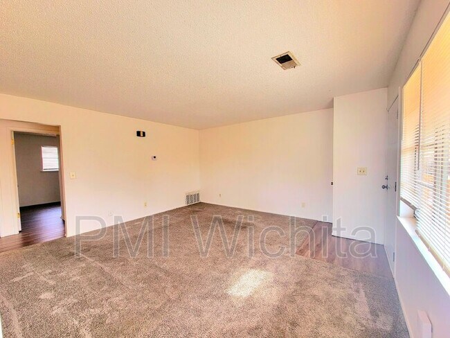 Building Photo - 1508 W Esthner Ave