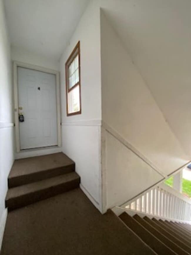 Building Photo - 204 Stonewall Ct