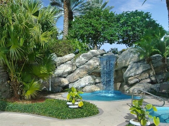 Building Photo - 7330 Westpointe Blvd