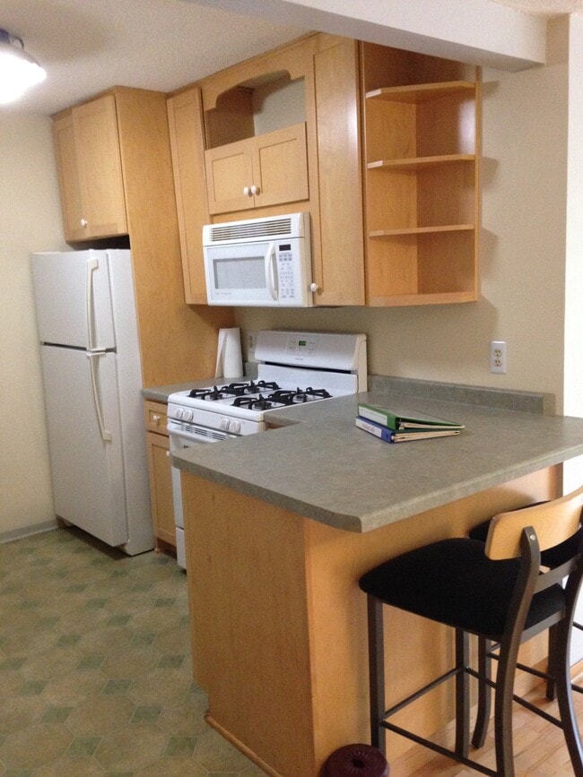 Building Photo - 1601 N Innsbruck Dr