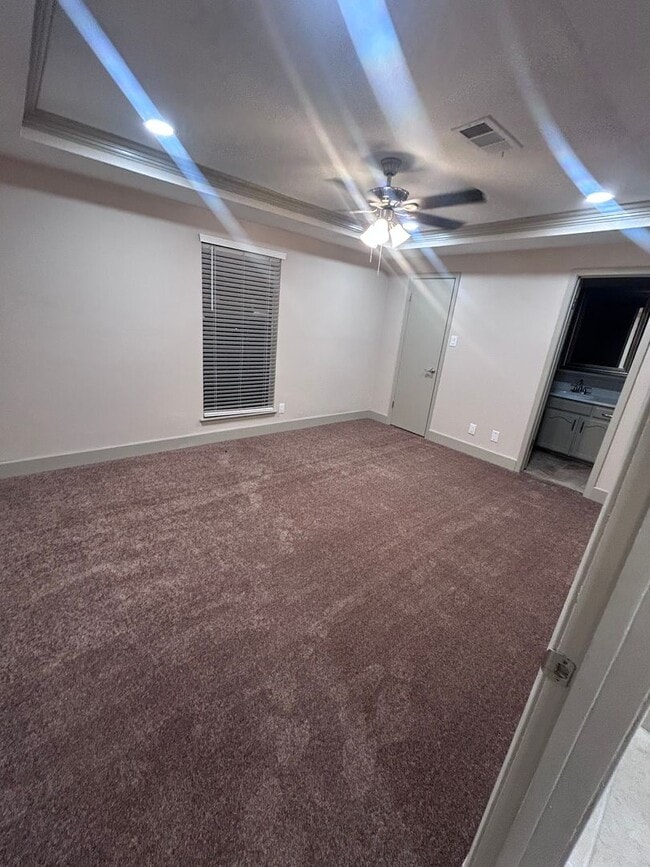 Building Photo - Newly Renovated 2 Bedroom, 2 Bath Duplex — Move-In Ready!