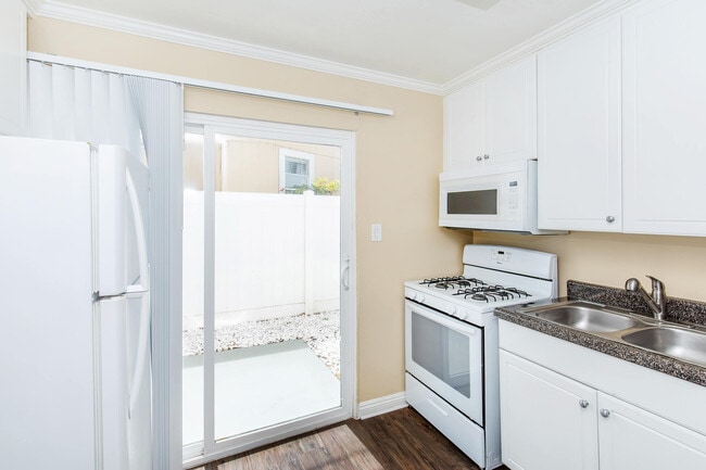 Building Photo - Sandpointe Cove Apartment Homes