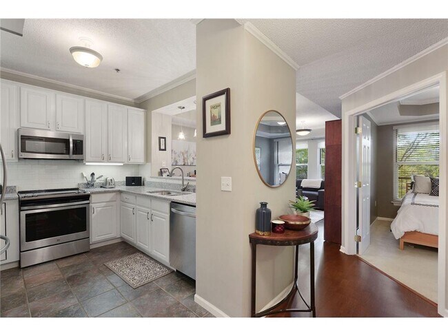 Building Photo - 645 N 1st St