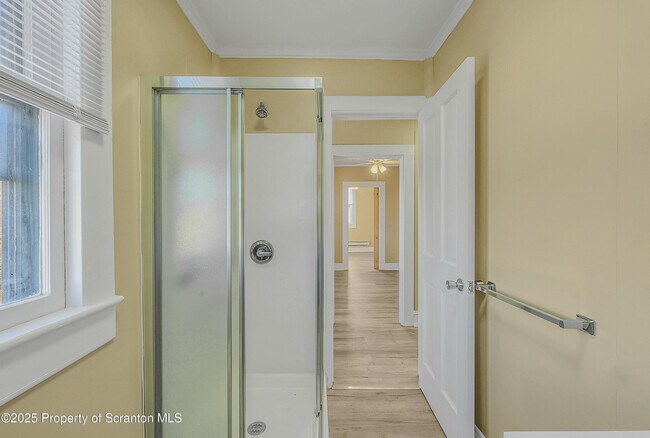 Building Photo - 864 S Main St