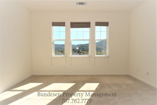 Building Photo - 18 Rowe Ranch Dr