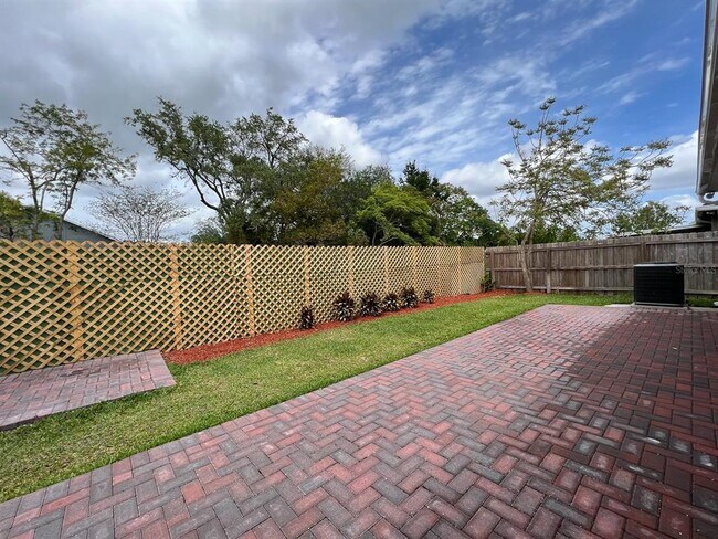 Building Photo - 522 Grand Royal Cir