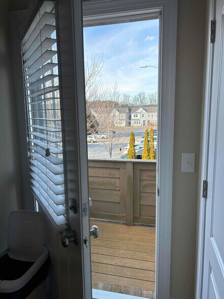 Building Photo - 400 Armour St