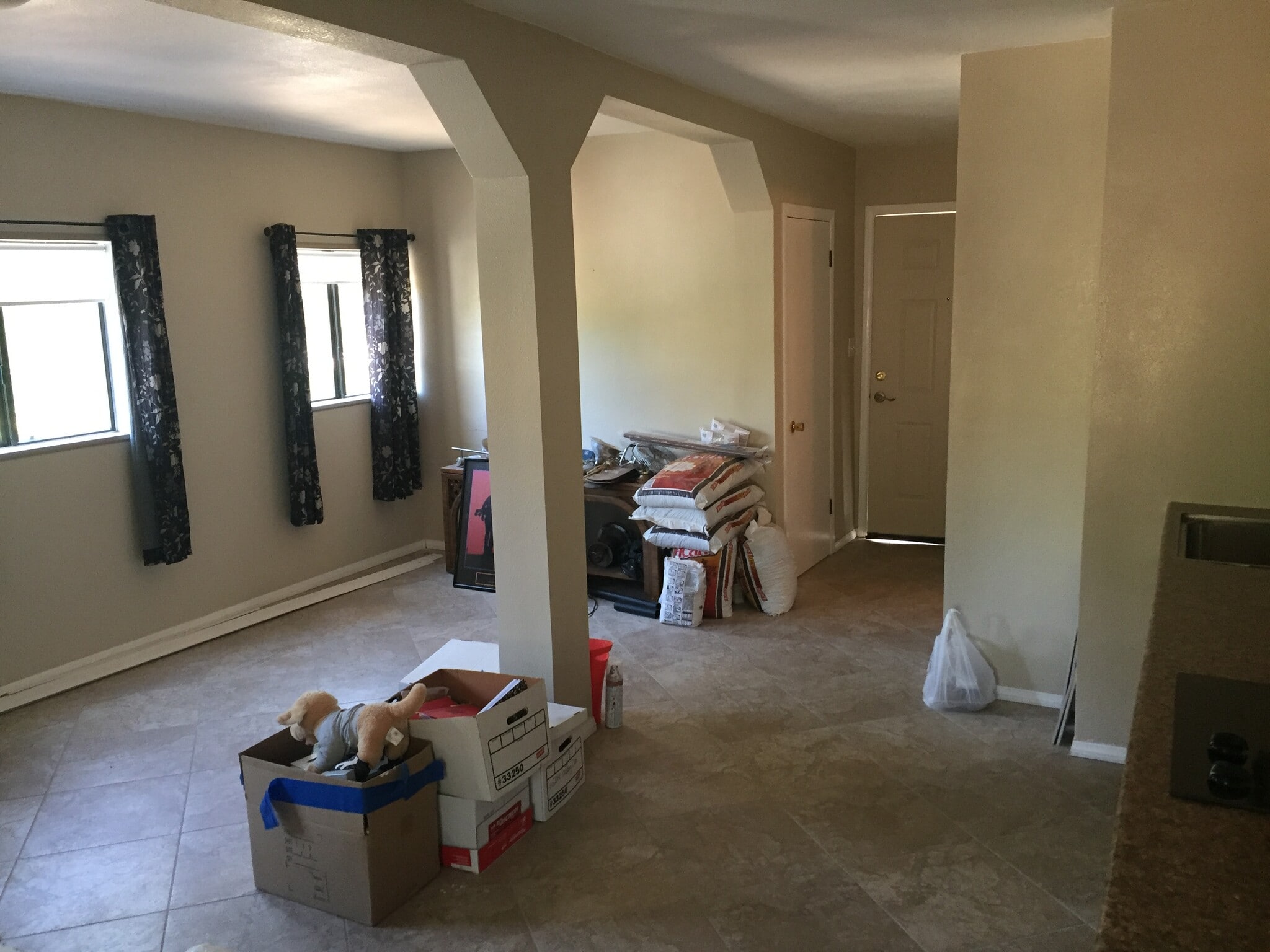 Building Photo - 875 S Arroyo Dr