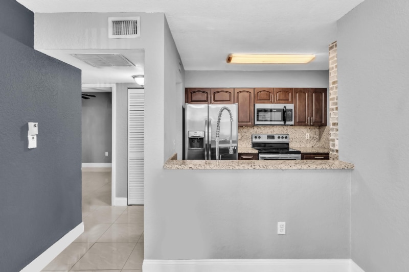 Building Photo - 2803 N Oakland Forest Dr