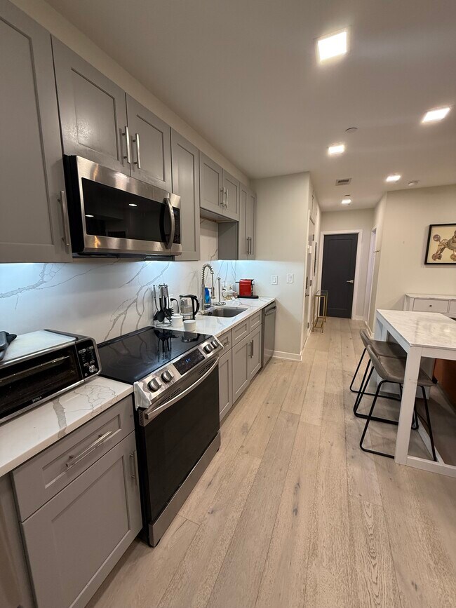 Building Photo - 1355 Bryant St NE