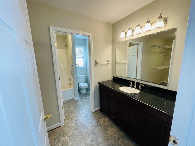 Building Photo - Available Now! North Lincoln Schools - 3 Bedrooms 2 Bath home on quiet street