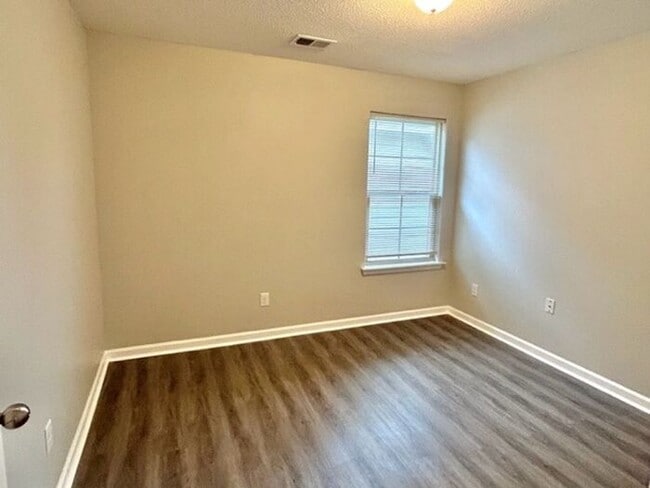 Building Photo - Affordable renovated 4BR home near Hacks Cross & 385