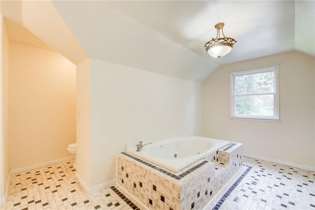 Building Photo - 2462 Empire Forest Dr