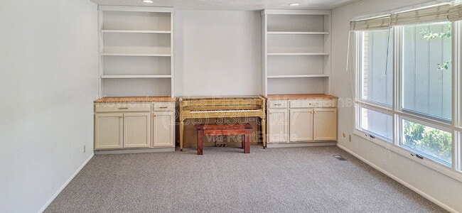 Building Photo - 254 W Fall Dr