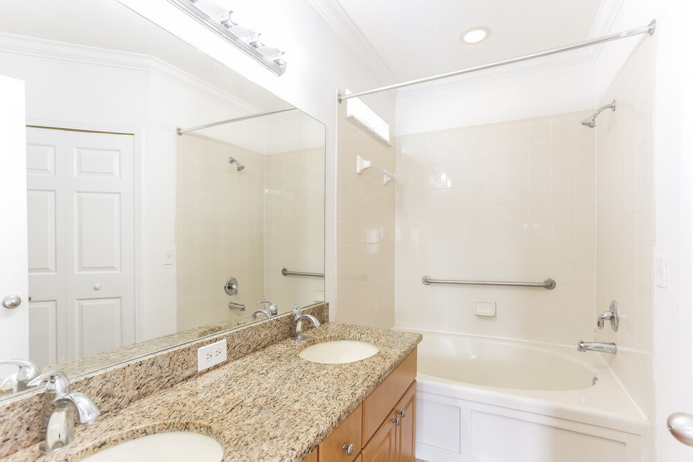 Building Photo - 24922 Oakhaven Ct